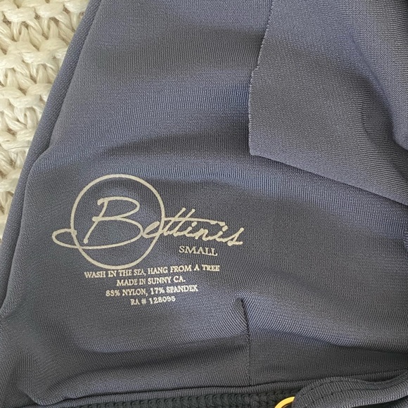 Bettinis Ruffle Top - Picture 6 of 6